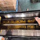 在位出售上海1363/4米外圆磨床，附件齐全，可精磨，喜.